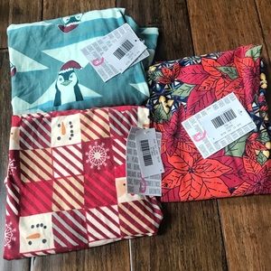THREE Lularoe Holiday Gigi